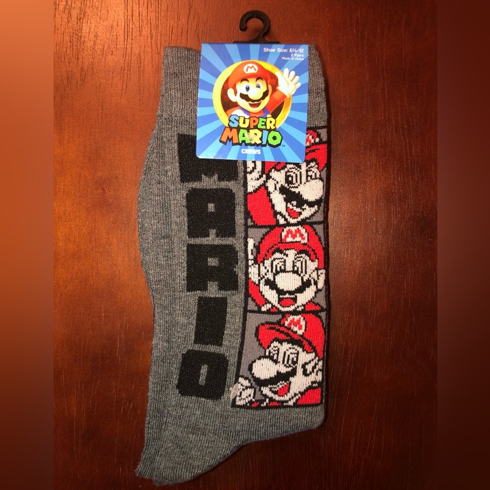 SUPER MARIO BROS NOVELTY CREW SOCKS NWT MEN’S SHOE SIZE 6.5-12